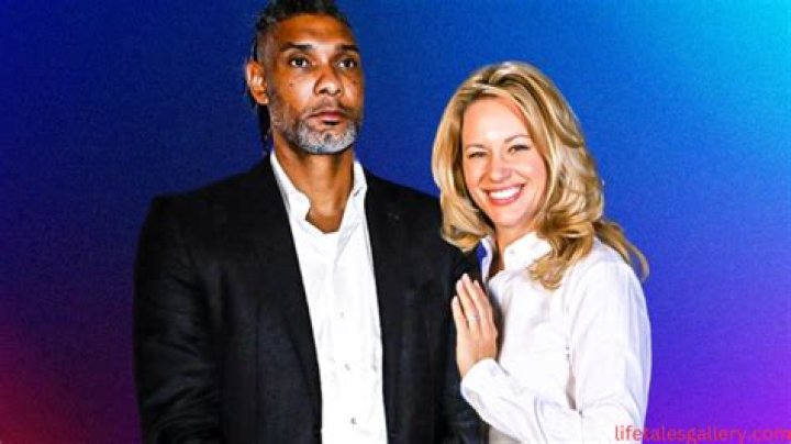 BlogPaper | Amy Sherrill - Bio, Age, Divorce, Nationality, Body Measurement, Career
