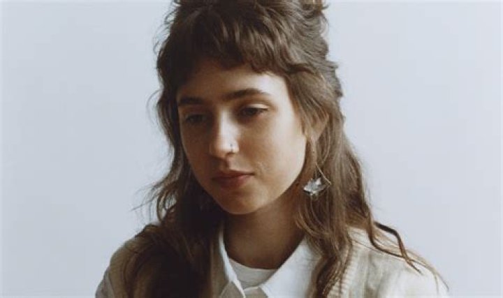 Clairo ·