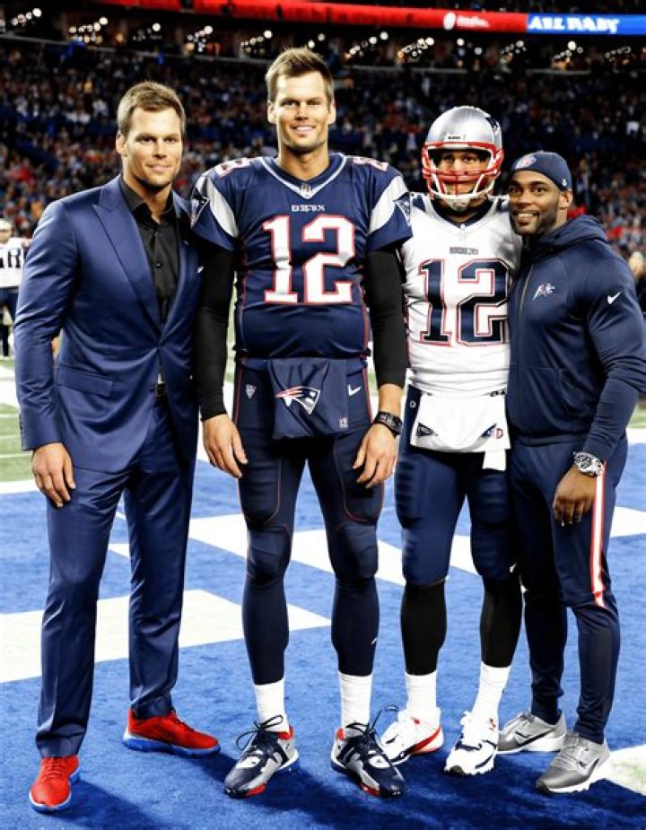Gronk would get naked and Tom Brady spills the beans on Rob Gronkowskis WEIRD way of dea