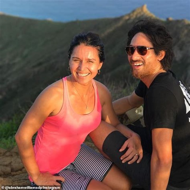 How Old is Tulsi Gabbard is She Married, Parents, Bikini, Wikipedia, Spouse, Legs, Partner Photo