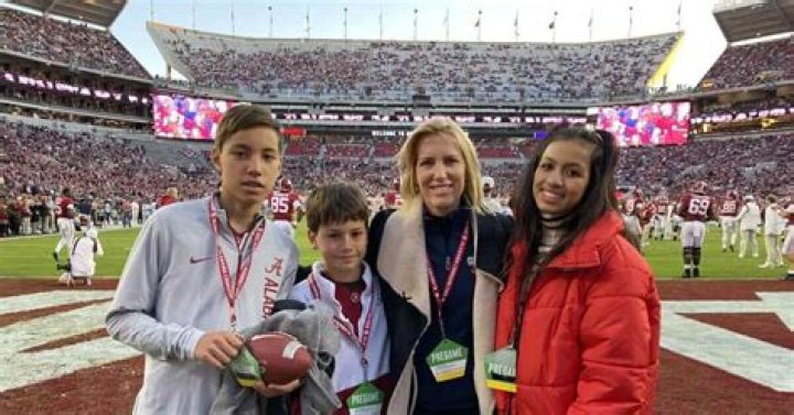 Laura Ingraham husband: Is she married? ·