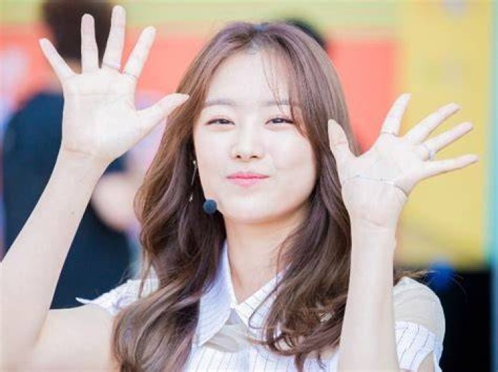 Song Ji-eun Height, Weight, Age, Boyfriend, Biography, Family, Facts