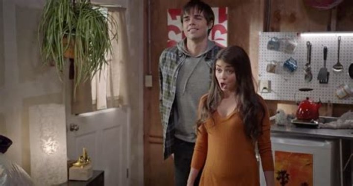Sorry, Sarah Hyland Is Not Pregnant Like Her 'Modern Family' Character
