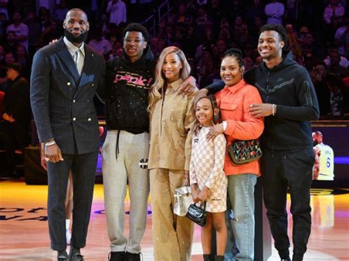 Unveiling Gloria James's Height: Discoveries And Insights
