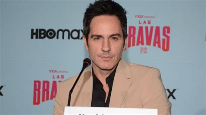 Unveiling Mauricio Ochmann's Height: Surprising Revelations