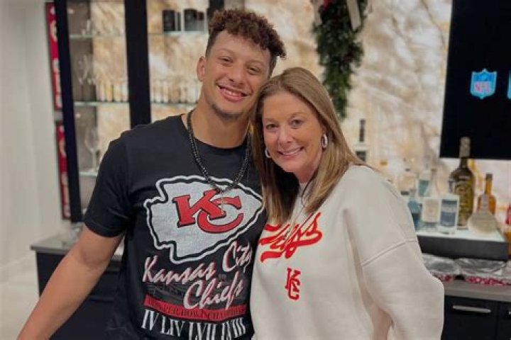 What To Know About Randi Mahomes ·