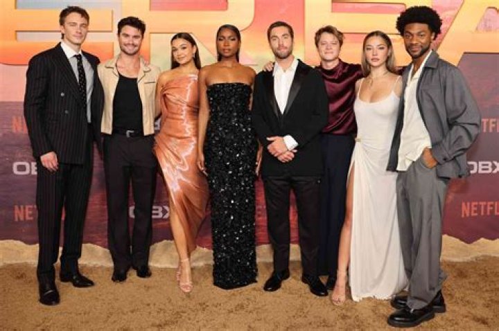 Who Are Jonathan Daviss Parents? The Outer Banks Cast Family And Girlfriend ·
