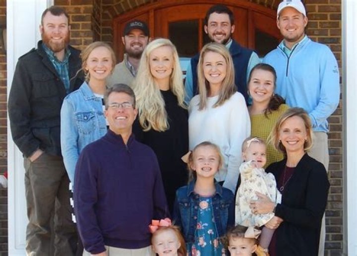 Who are Lee Hodges' Parents? |