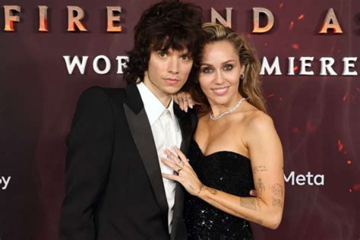 Who Is She Dating? Details